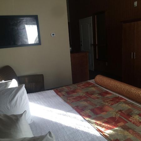 Best Western Plus Service Inn & Suites Lethbridge Exterior foto