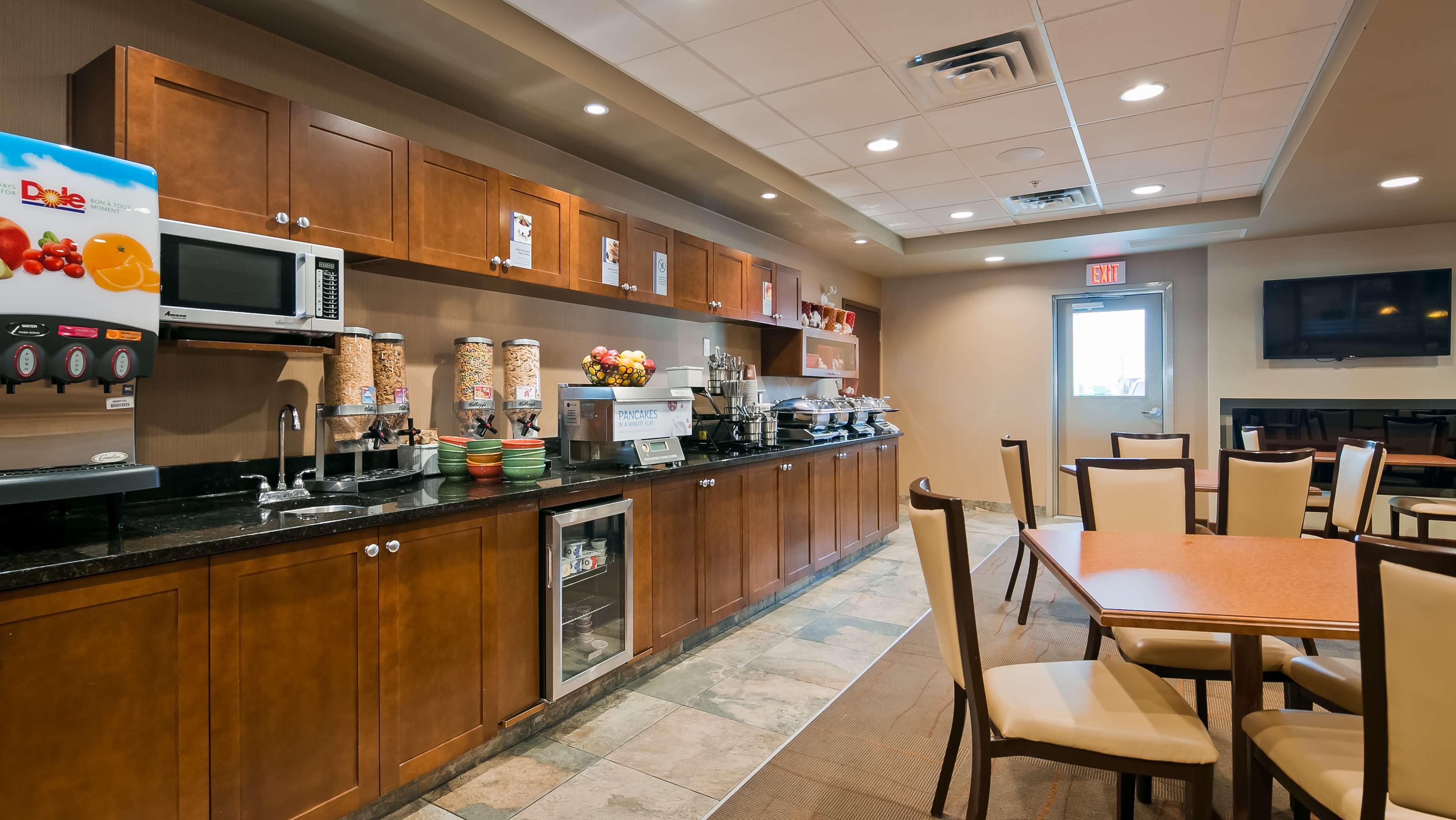 Best Western Plus Service Inn & Suites Lethbridge Exterior foto