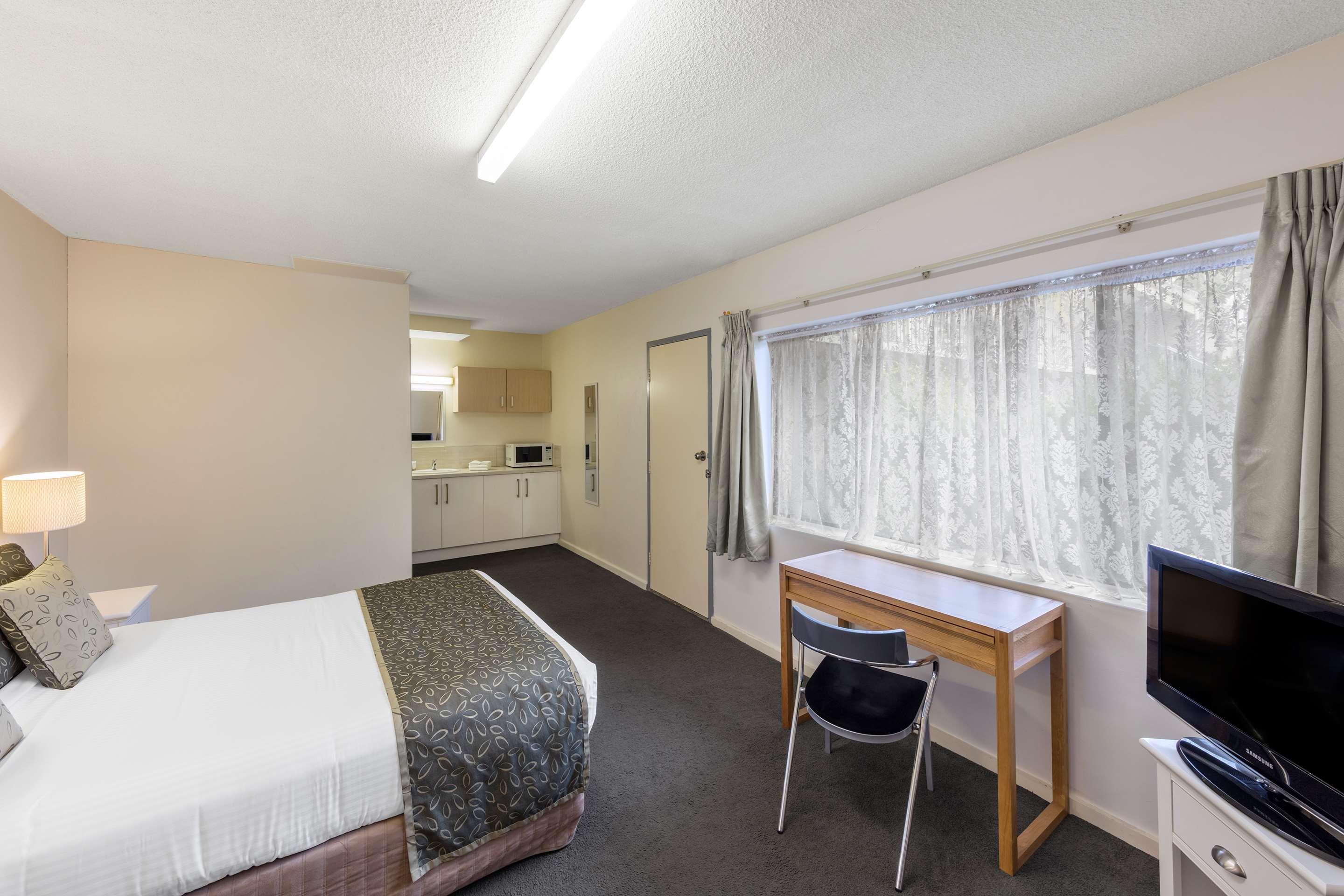 Best Western Plus Service Inn & Suites Lethbridge Exterior foto