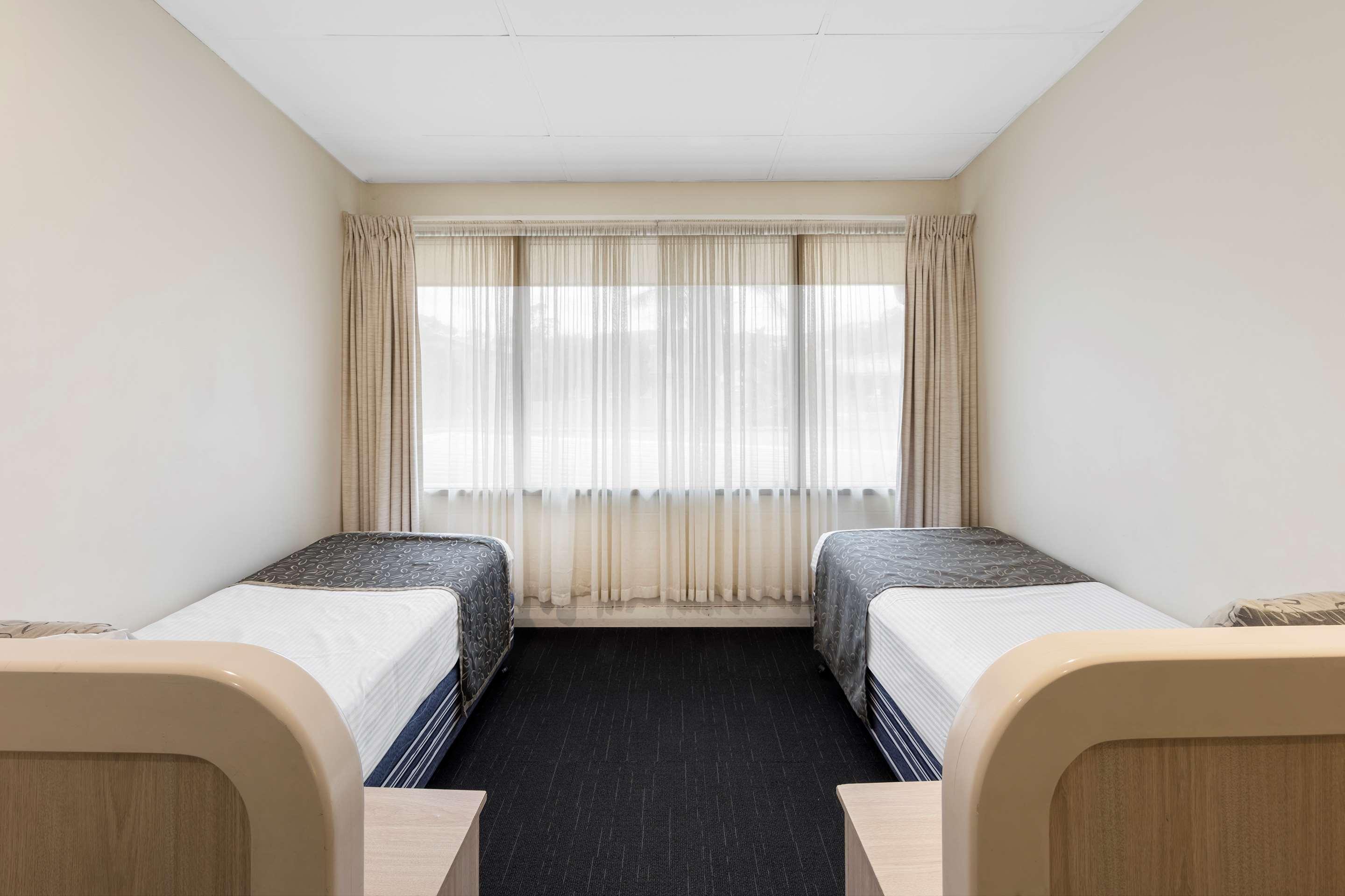 Best Western Plus Service Inn & Suites Lethbridge Exterior foto