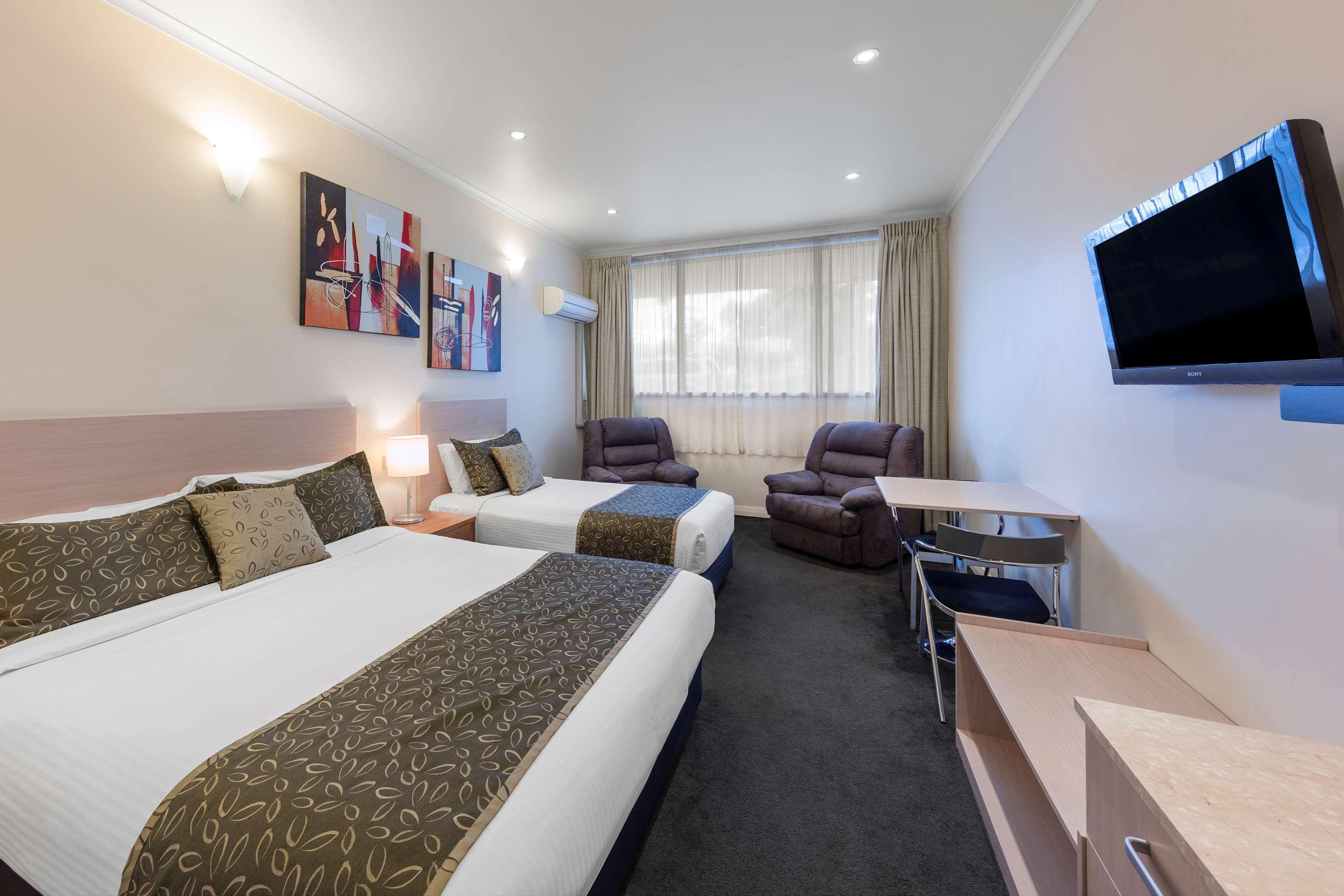 Best Western Plus Service Inn & Suites Lethbridge Exterior foto