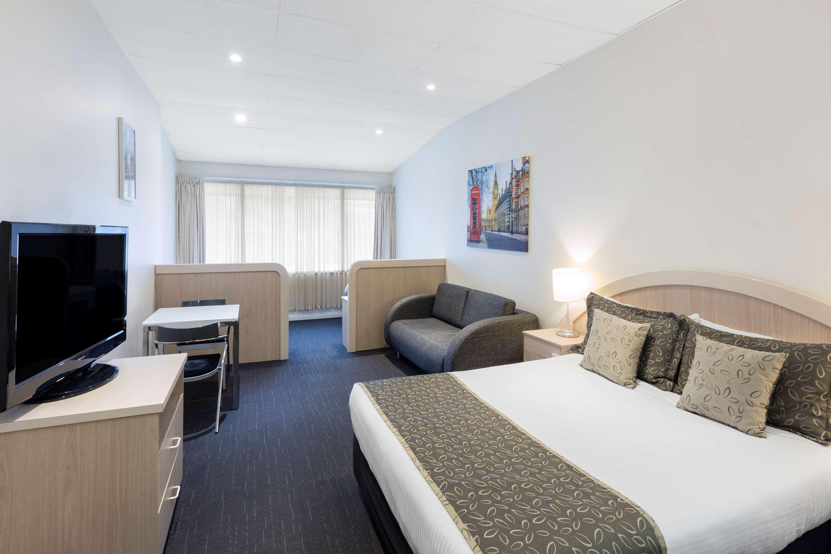 Best Western Plus Service Inn & Suites Lethbridge Exterior foto