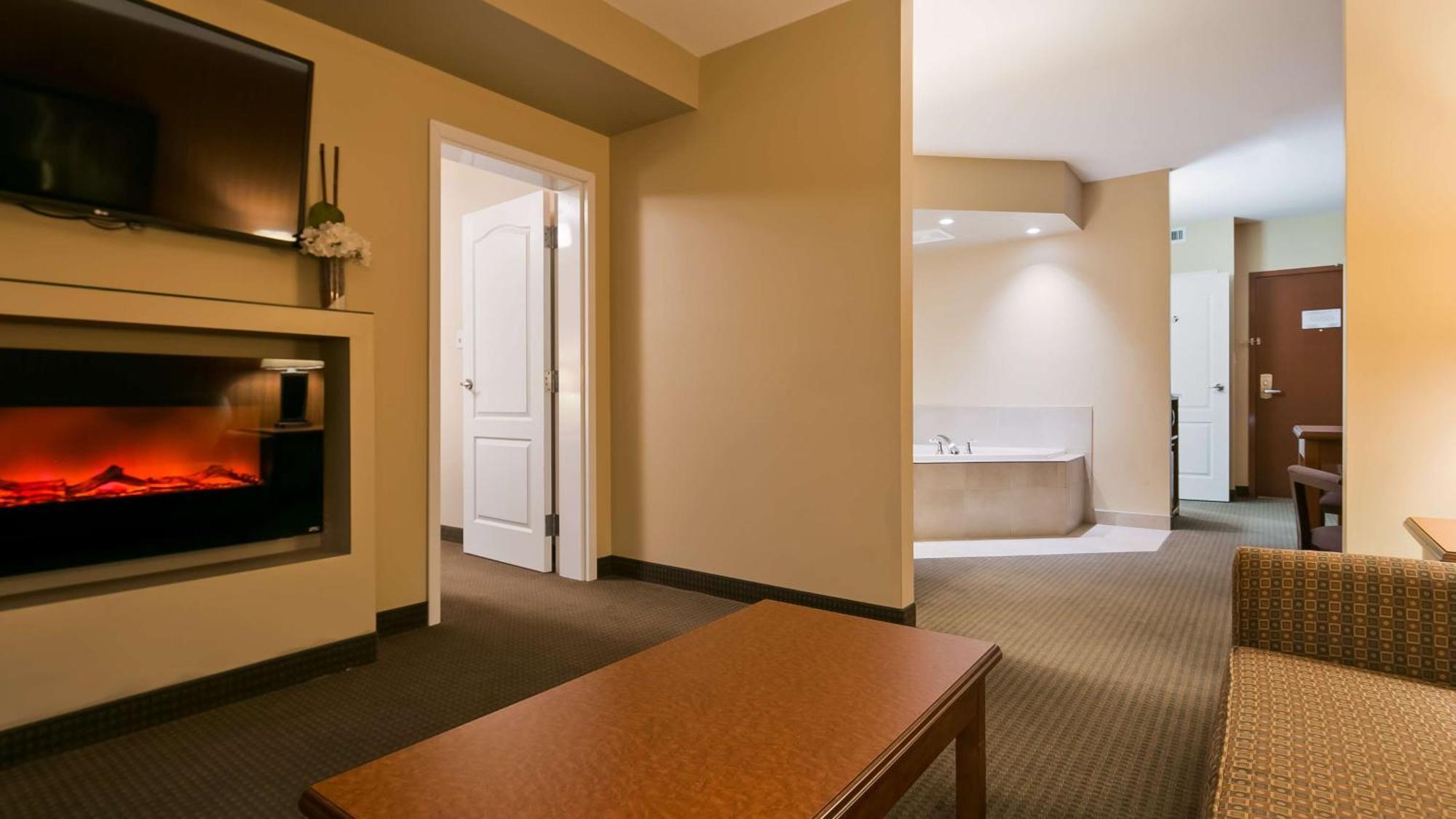 Best Western Plus Service Inn & Suites Lethbridge Exterior foto