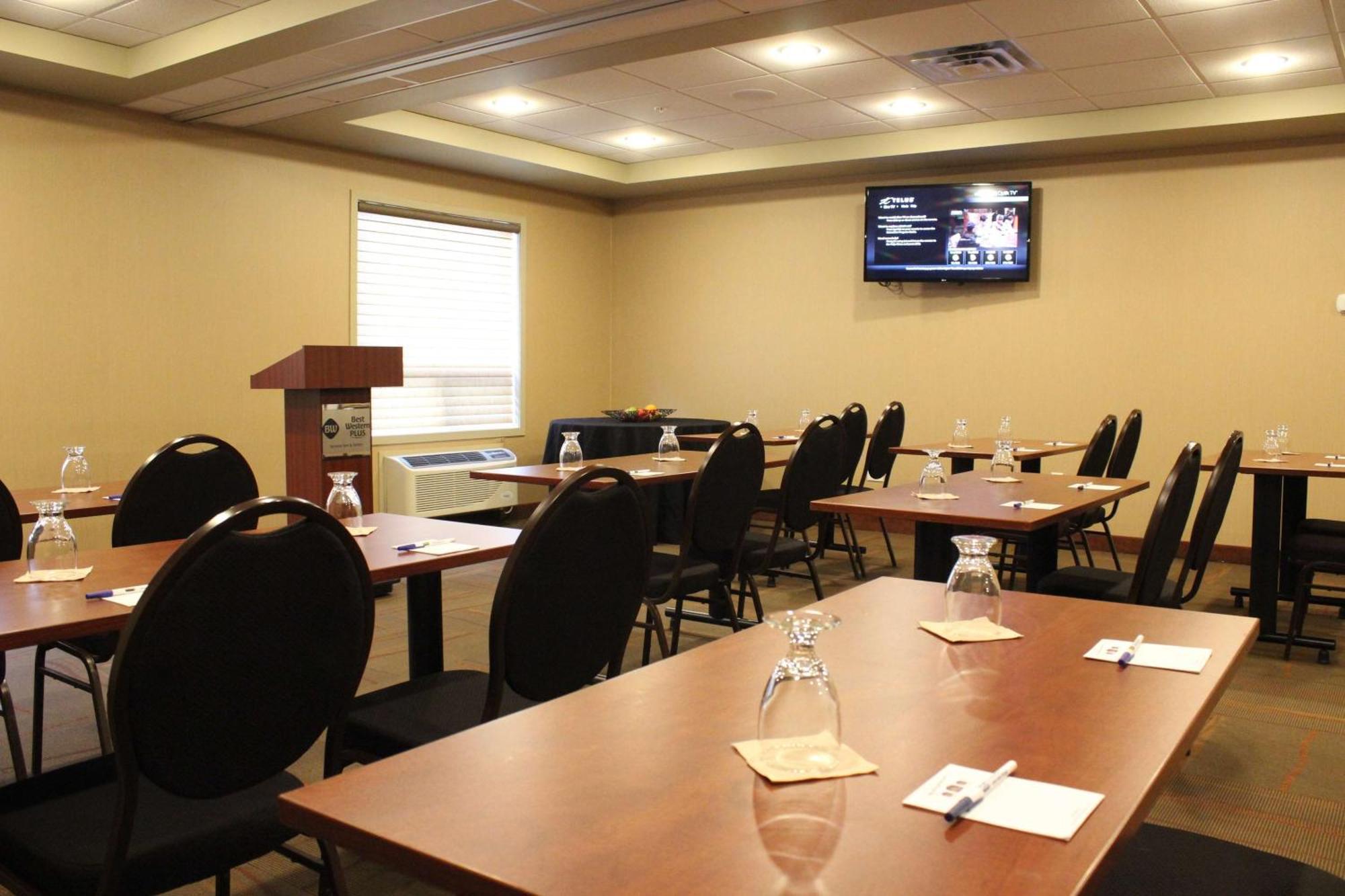 Best Western Plus Service Inn & Suites Lethbridge Exterior foto